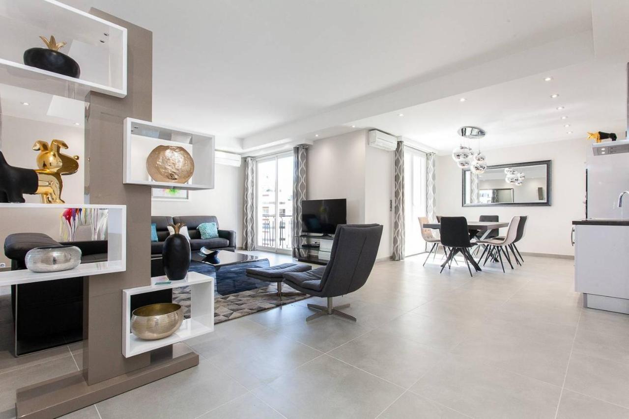 Marriott- Croisette: Superb 3 Bedrooms/ 3 Baths Apartment Cannes